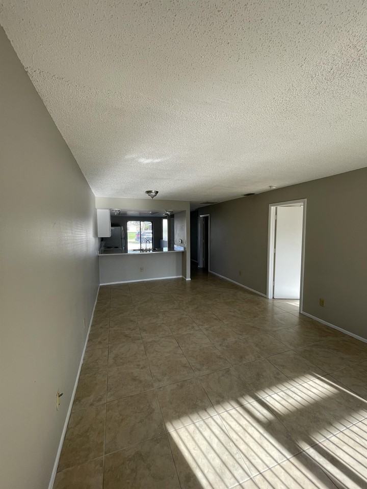 625 SE 13th Ave - Photo 5 of 12