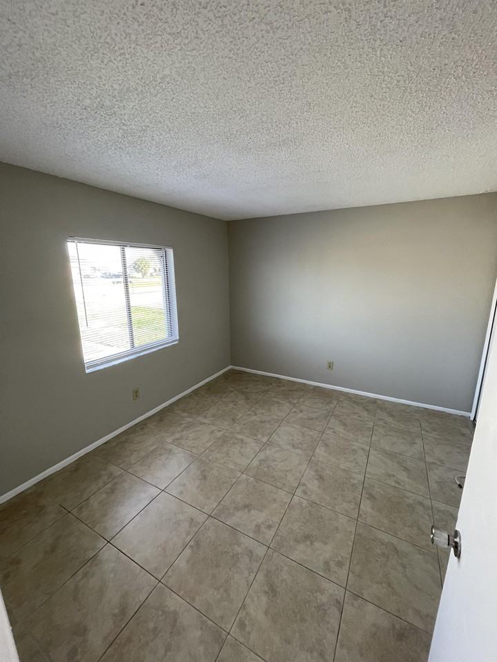 625 SE 13th Ave - Photo 6 of 12