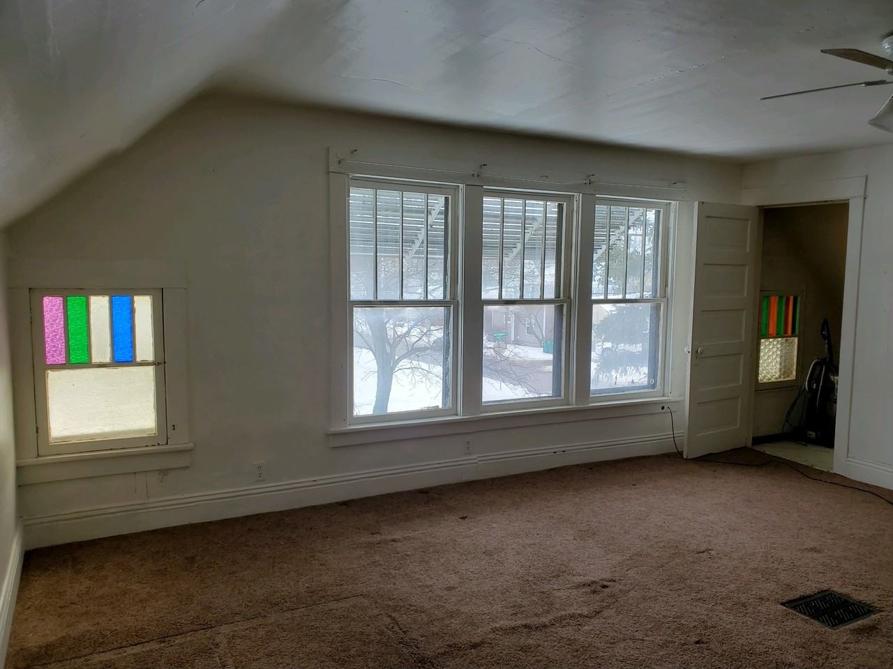 109 West Illinois Street - Photo 7 of 12