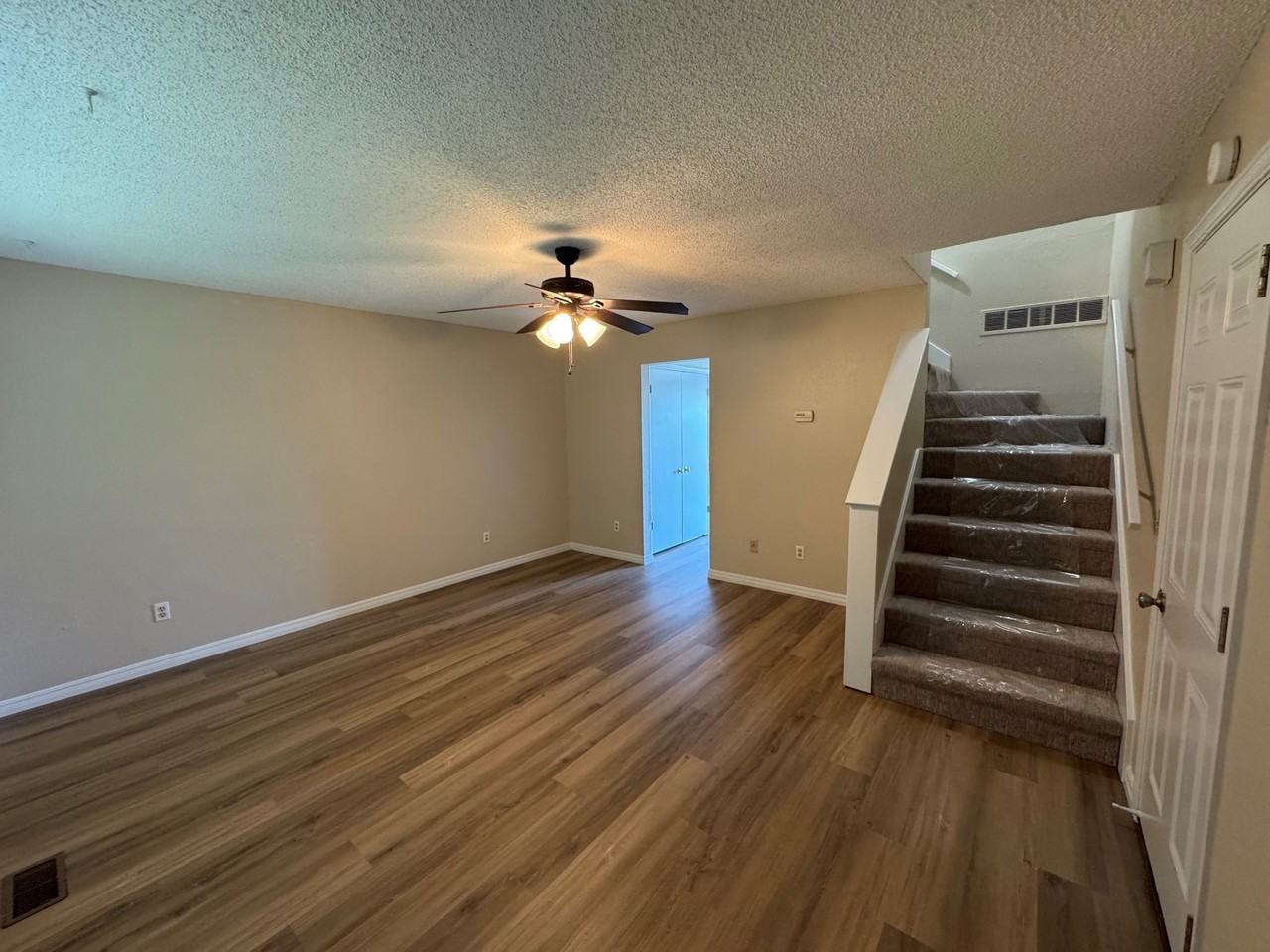 892013 - 1129 East Campbell St - Photo 2 of 40