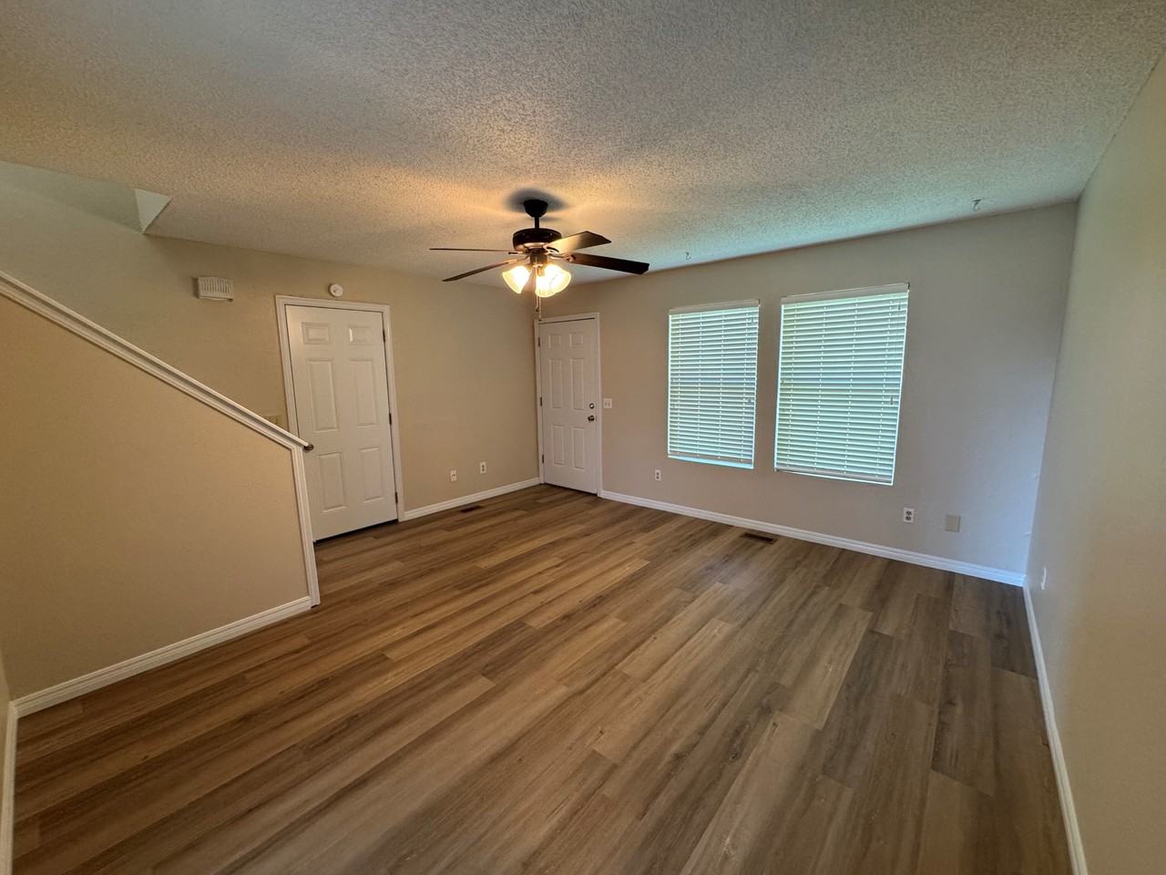 892013 - 1129 East Campbell St - Photo 3 of 40