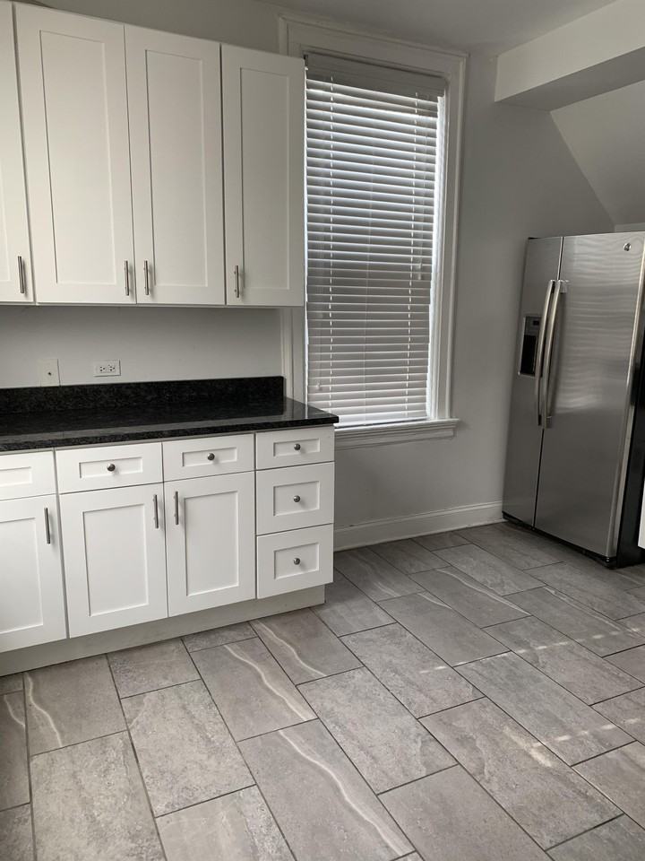 3316 N Southport - Photo 2 of 20