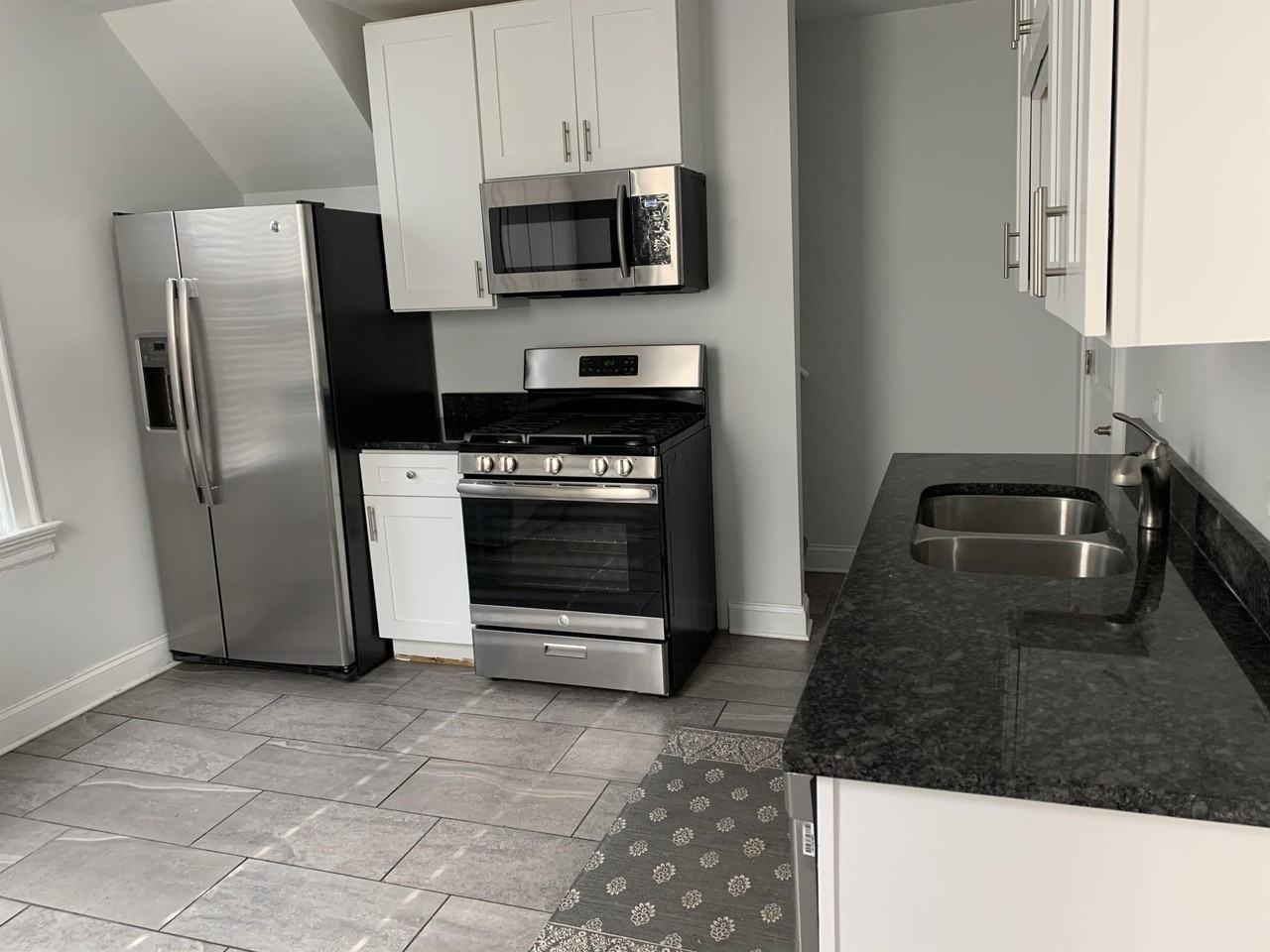 3316 N Southport - Photo 3 of 20