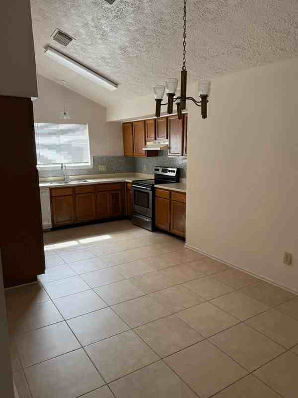 5613 Countryaire St - Photo 3 of 24