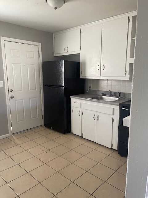 1107 N Harding - Photo 2 of 8