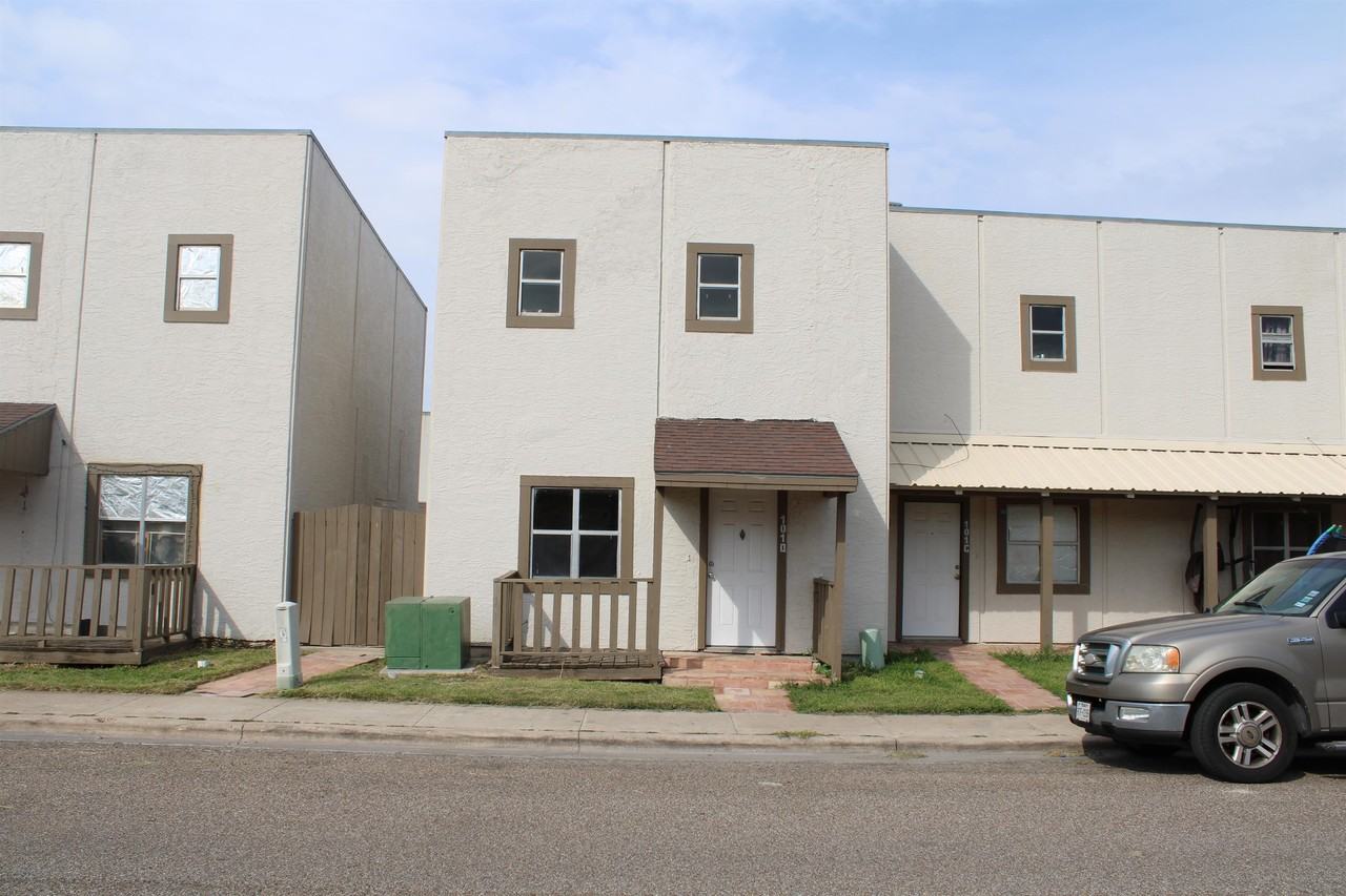 101 South Commonsway Drive - Photo 2 of 12