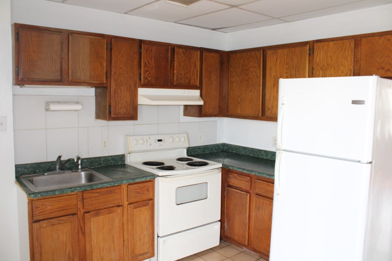 101 South Commonsway Drive - Photo 4 of 12