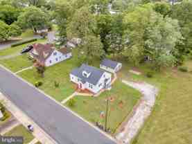202 Oak St - Photo 1 of 1