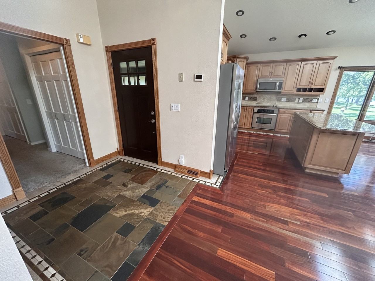 1005 E River St - Photo 3 of 19