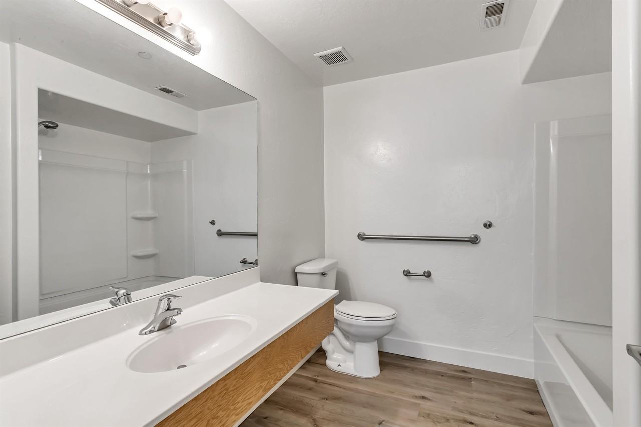 580 Center Street #15 - Photo 4 of 19