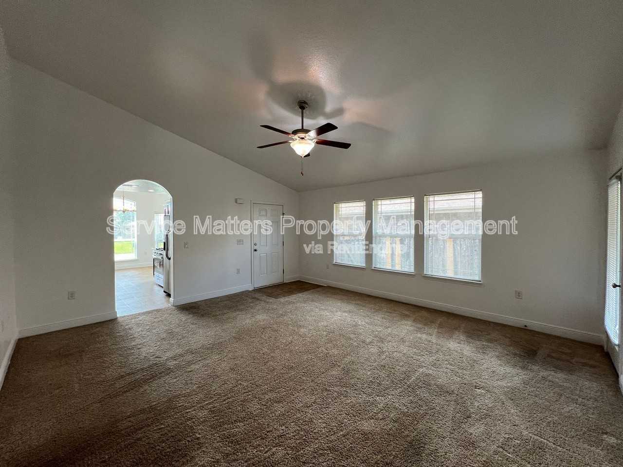 4496 Fiske St - Photo 7 of 39