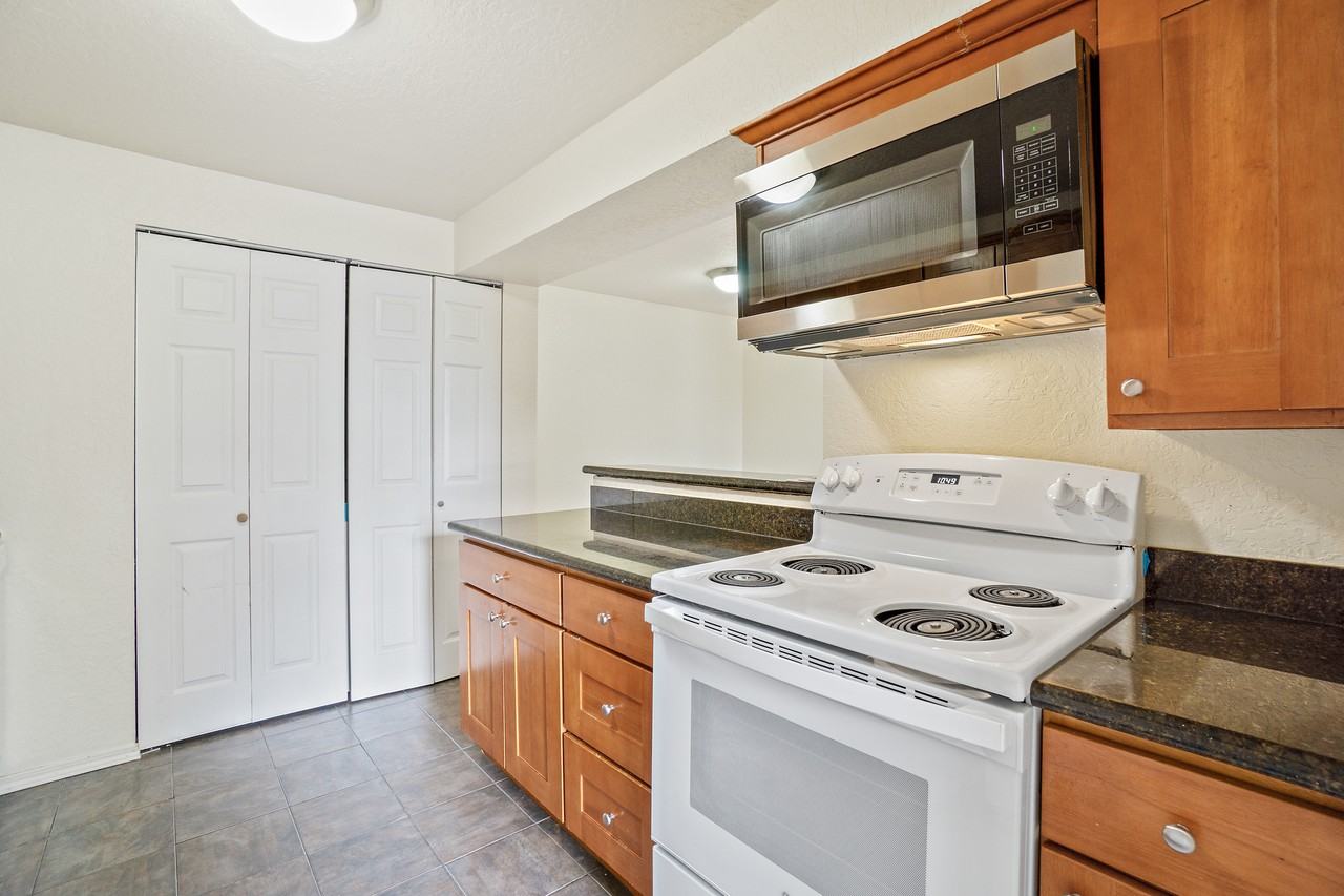 9494 Ne Redmond Rd #B207 - Photo 3 of 19