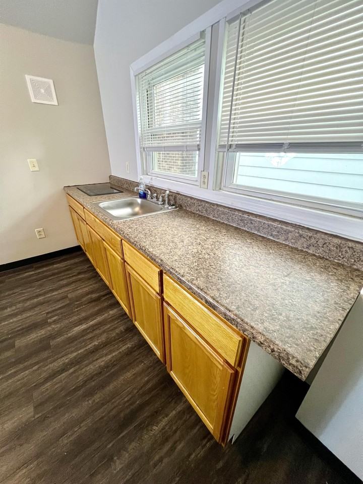 1127 Main St #1 - Photo 6 of 12