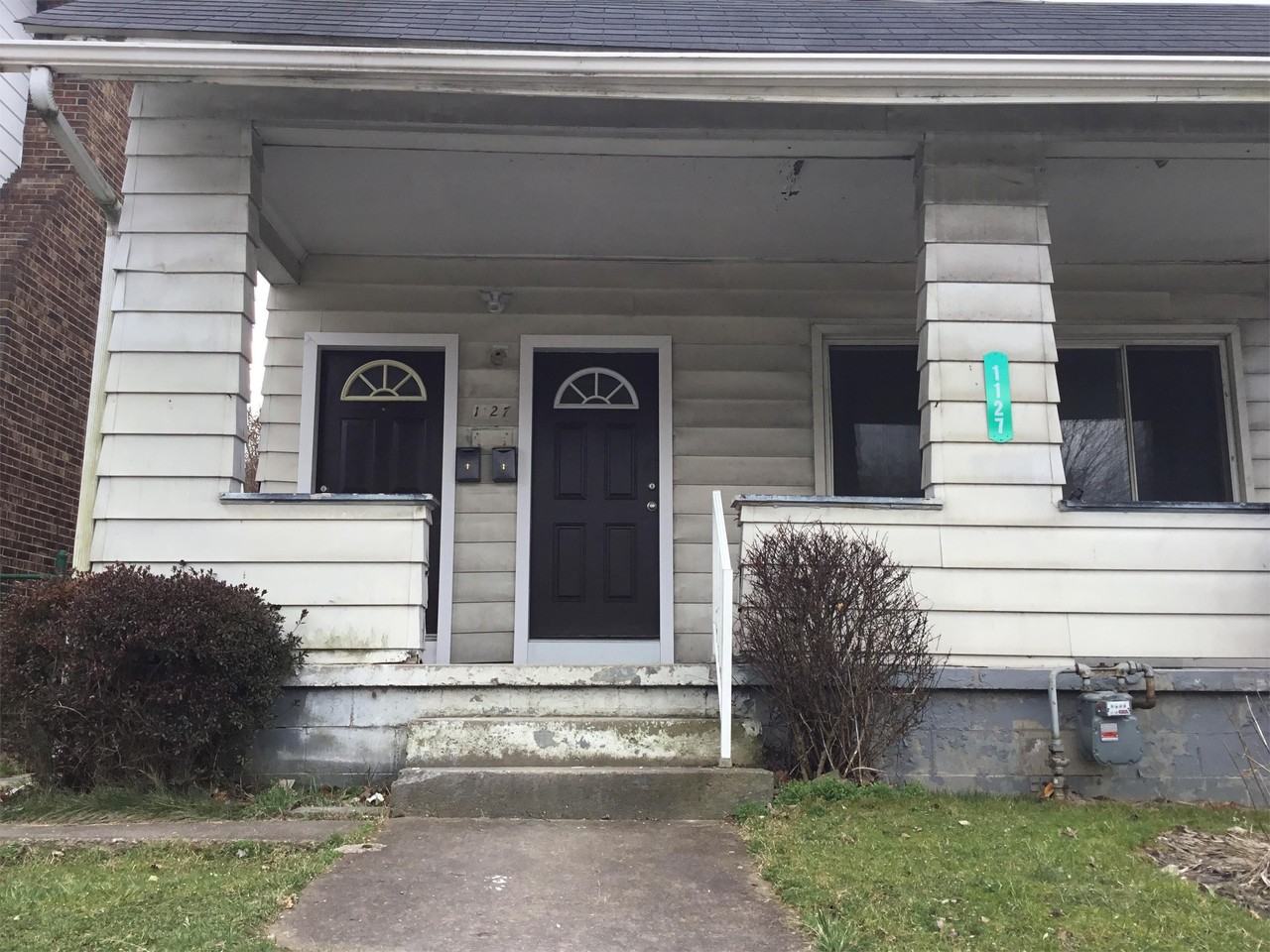 1127 Main St #1 - Photo 3 of 12
