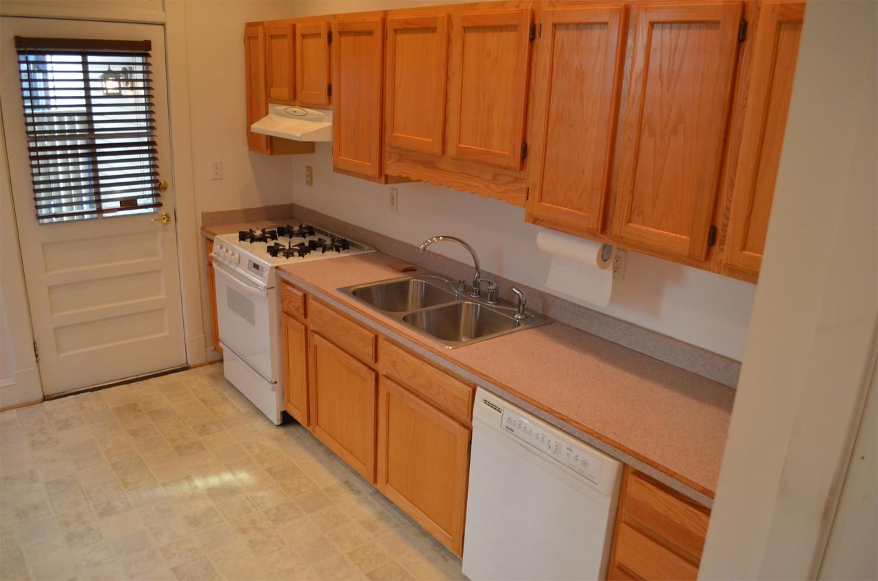 621 W Princess Anne Rd #1 - Photo 4 of 13