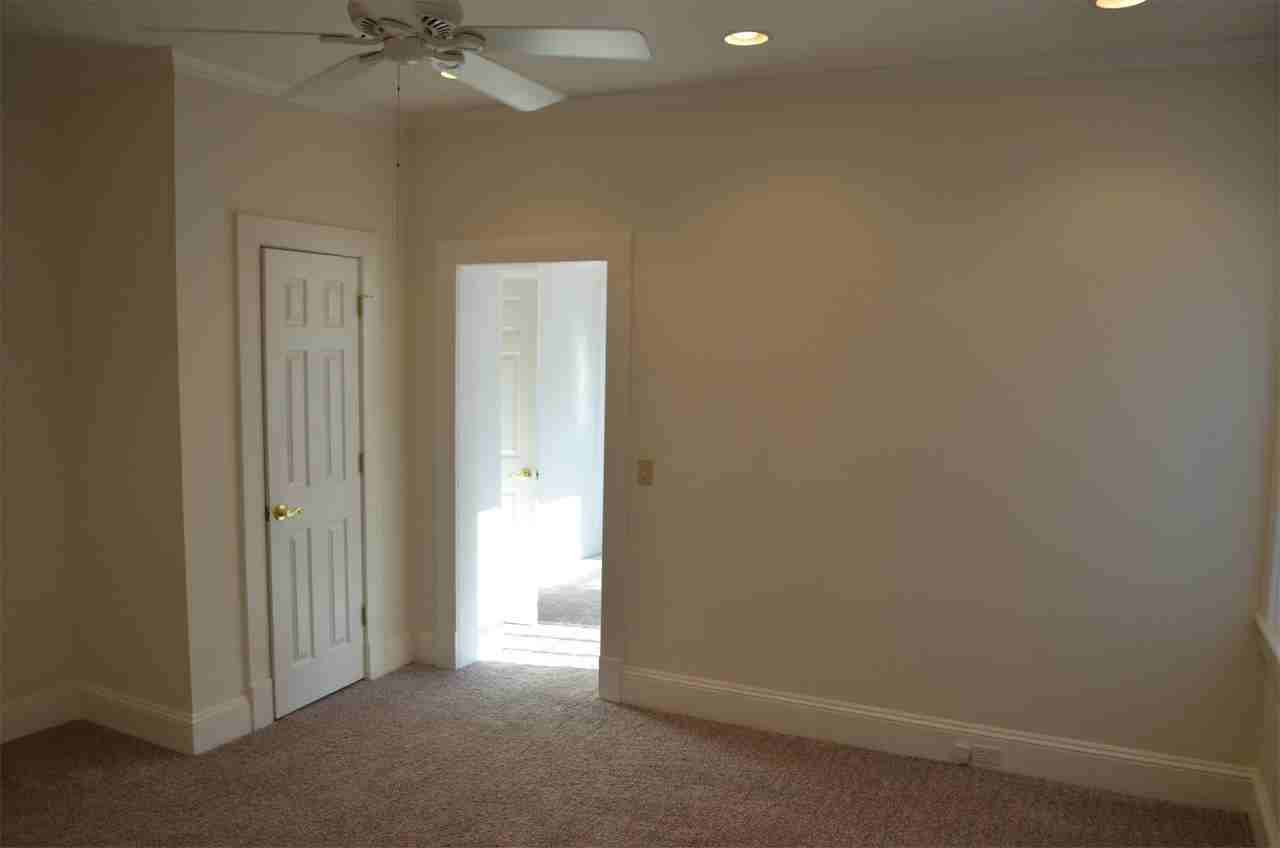 621 W Princess Anne Rd #1 - Photo 5 of 13