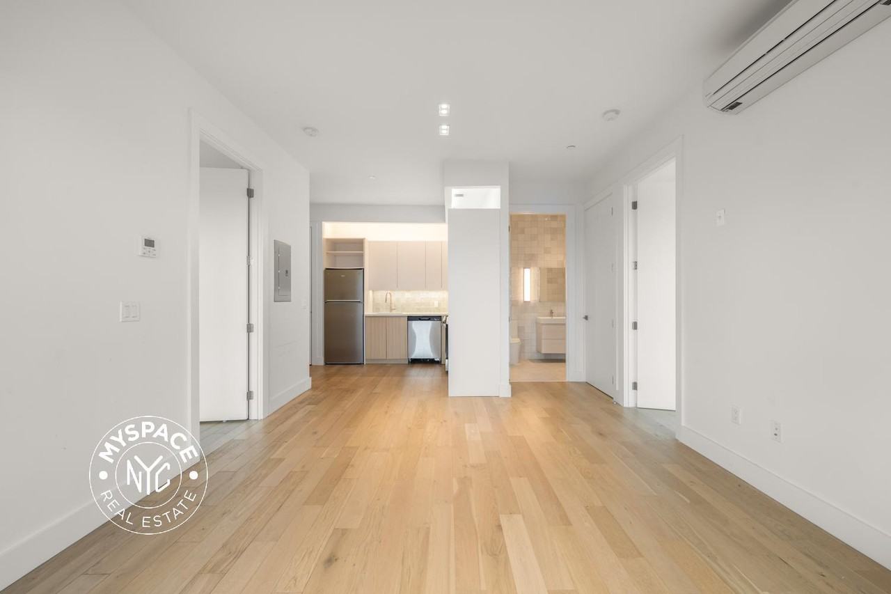 58 Vanderbilt Ave #8K - Photo 2 of 32