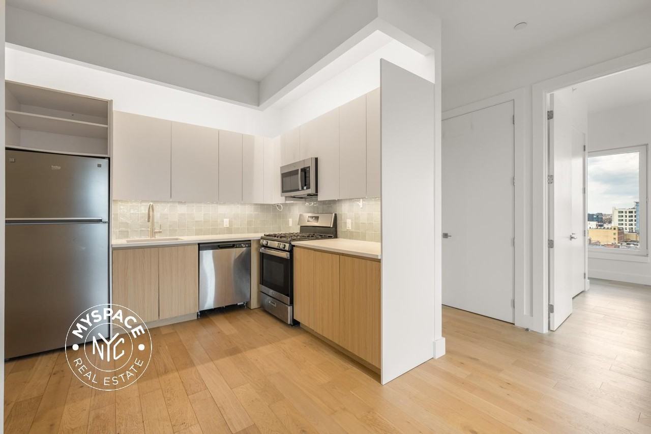 58 Vanderbilt Ave #8K - Photo 3 of 32