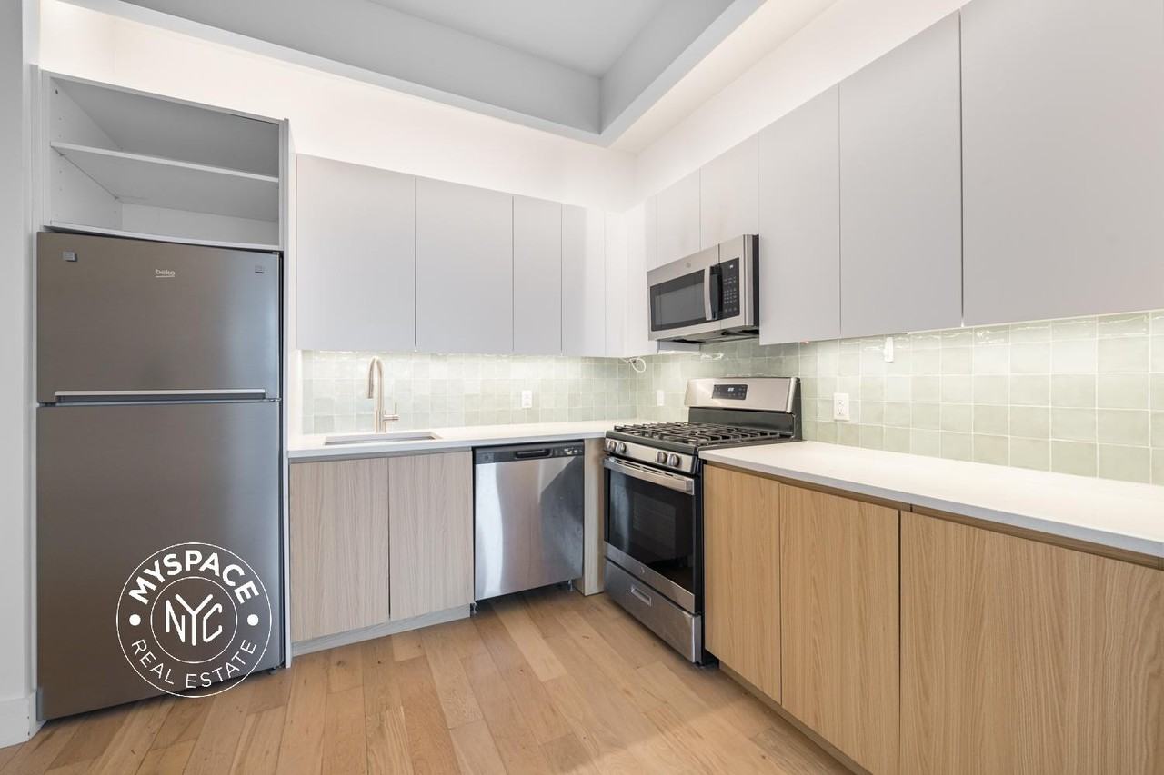 58 Vanderbilt Ave #8N