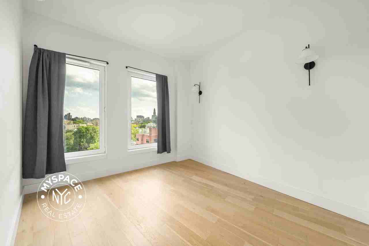 58 Vanderbilt Ave #8K - Photo 6 of 32