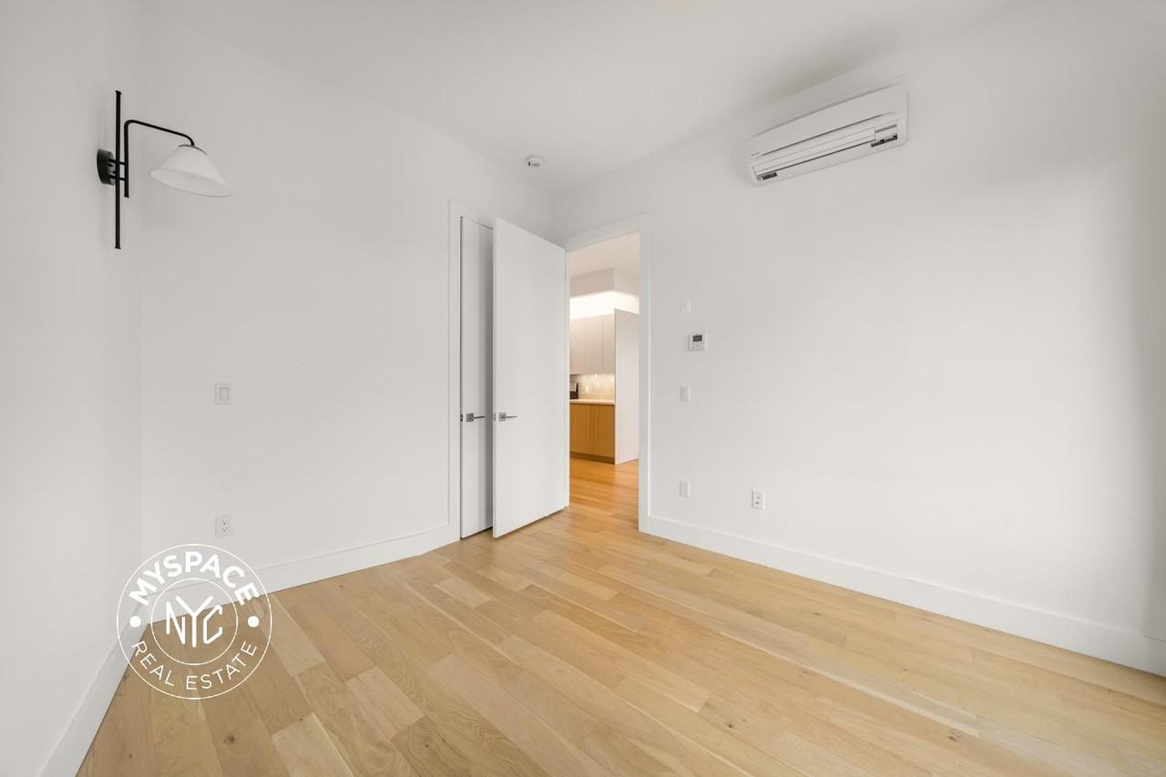 58 Vanderbilt Ave #8K - Photo 7 of 32