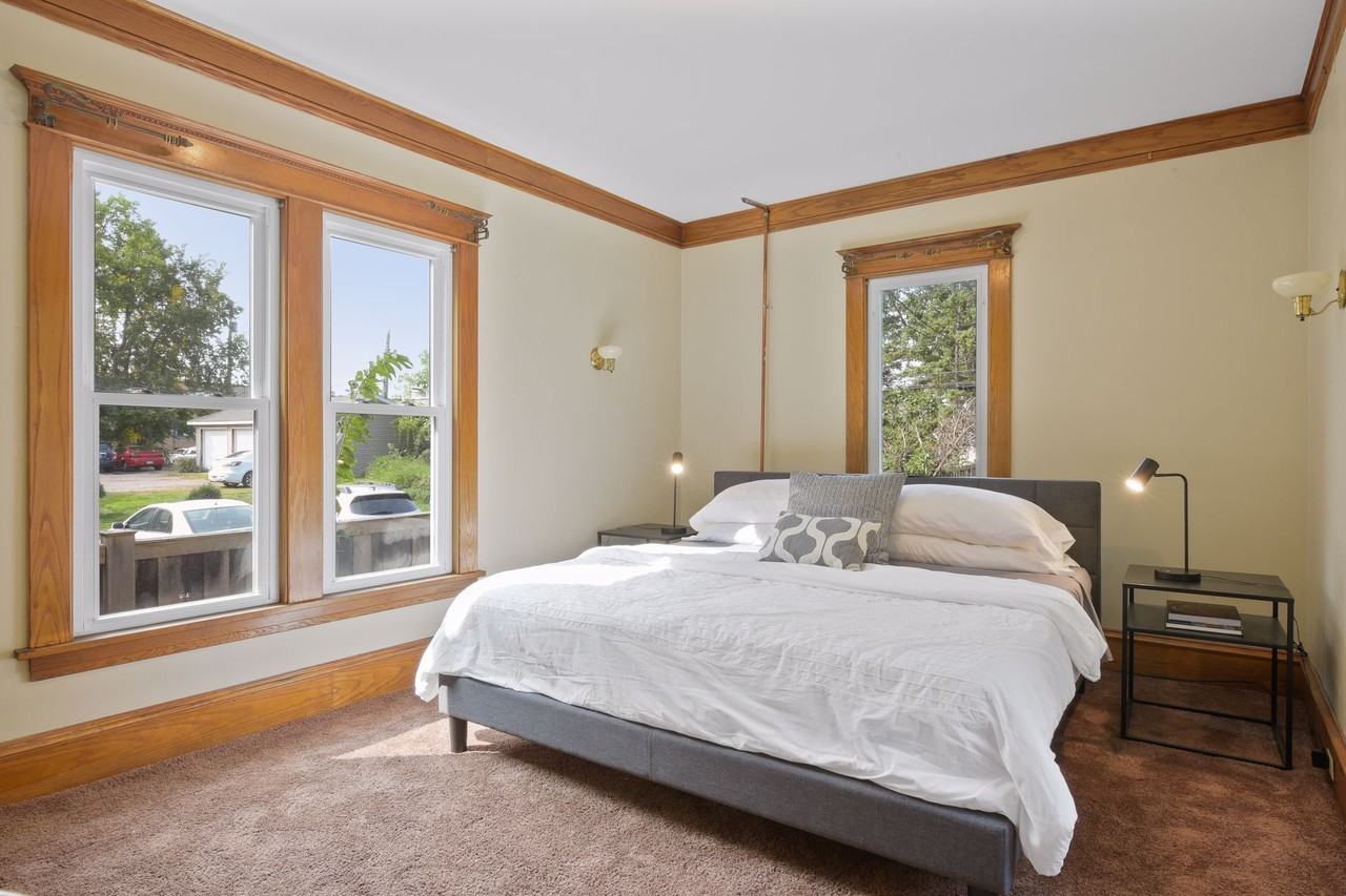 1031 15th Ave Se #8767965 - Photo 2 of 10