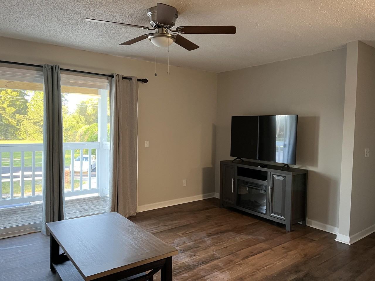 403 S Thomas Rd #J - Photo 6 of 12