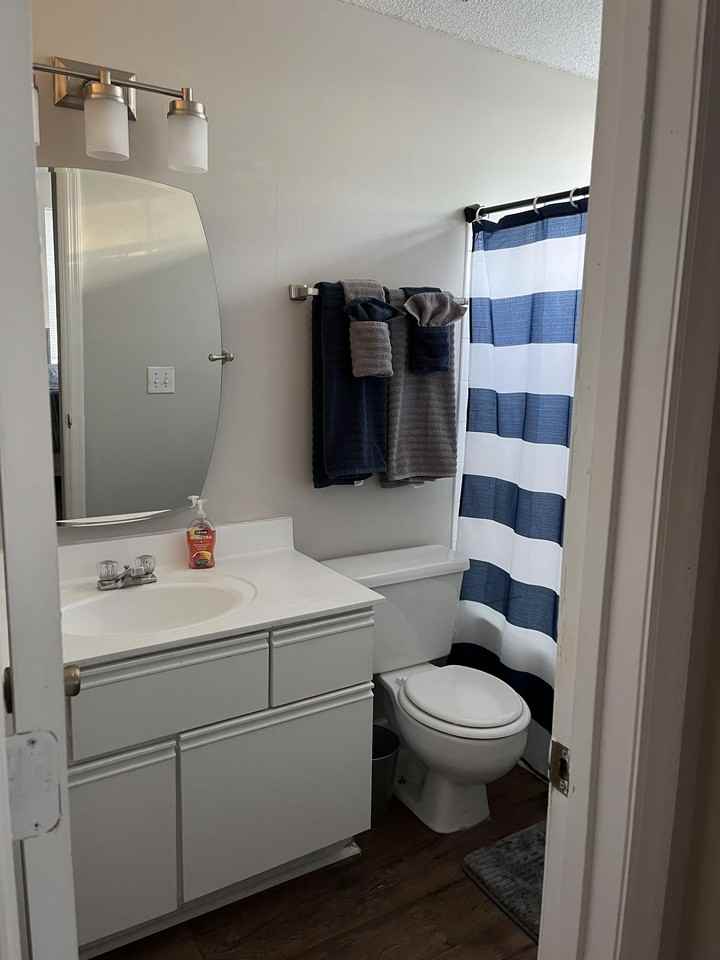 403 S Thomas Rd #J - Photo 7 of 12