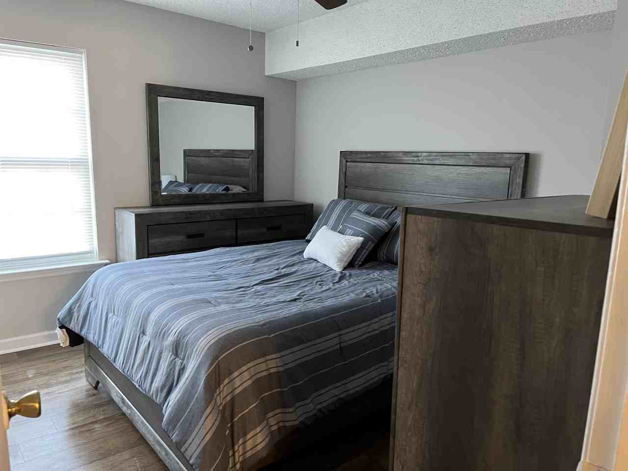 403 S Thomas Rd #J - Photo 4 of 12