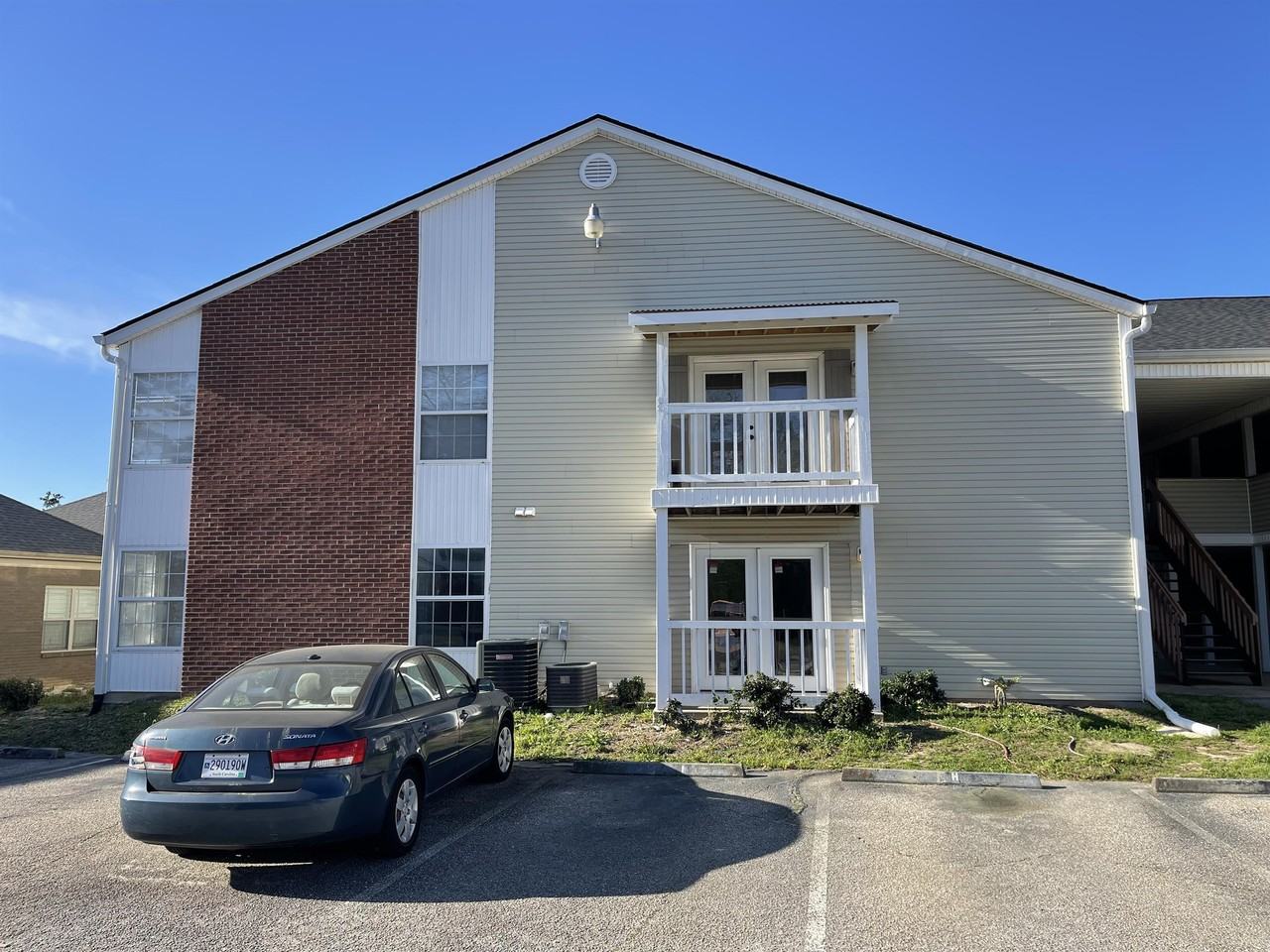 403 S Thomas Rd #J - Photo 2 of 12