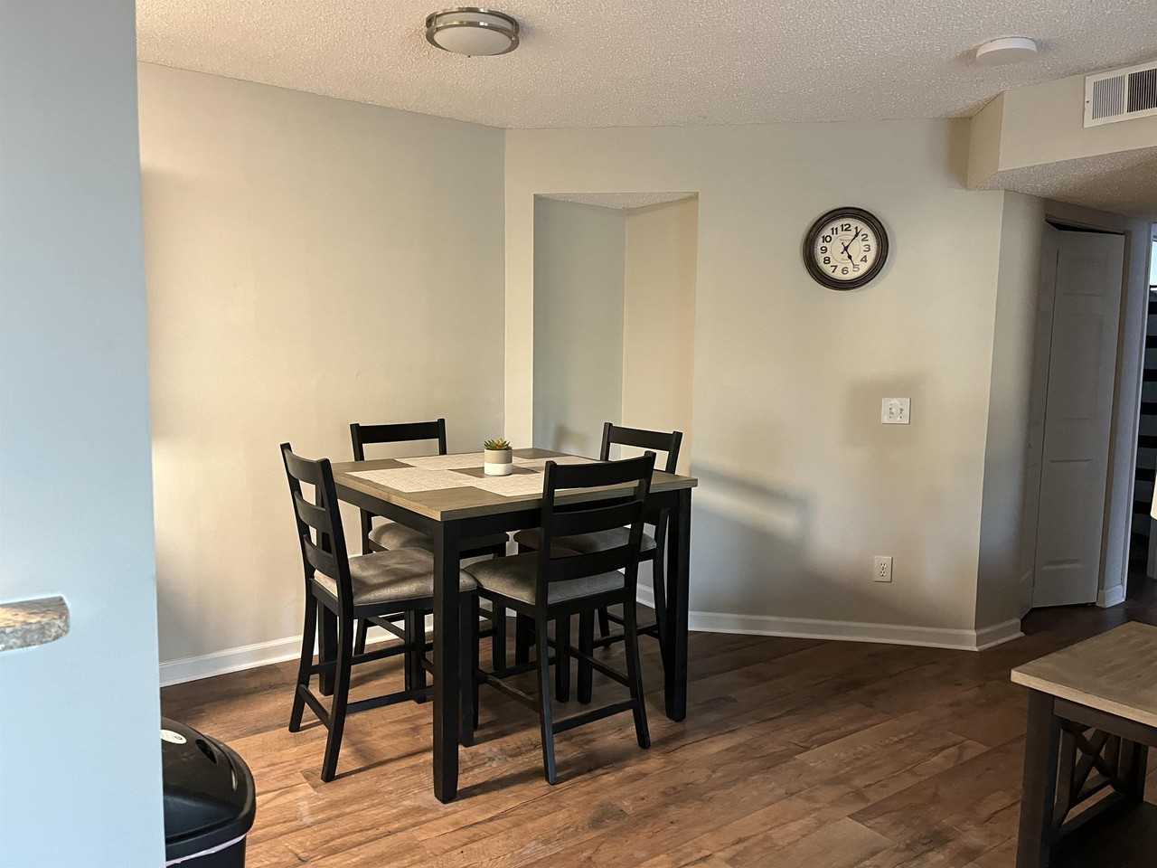 403 S Thomas Rd #J - Photo 5 of 12