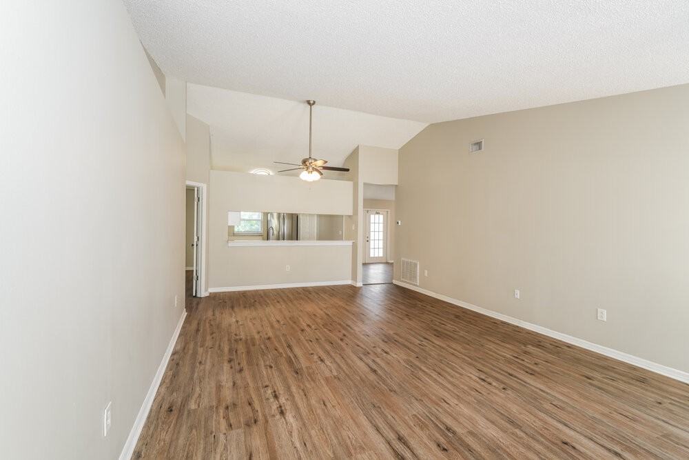 28507 Tall Grass Dr - Photo 3 of 16