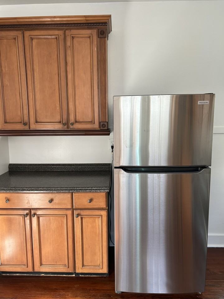 821 Leontine St - Photo 3 of 10