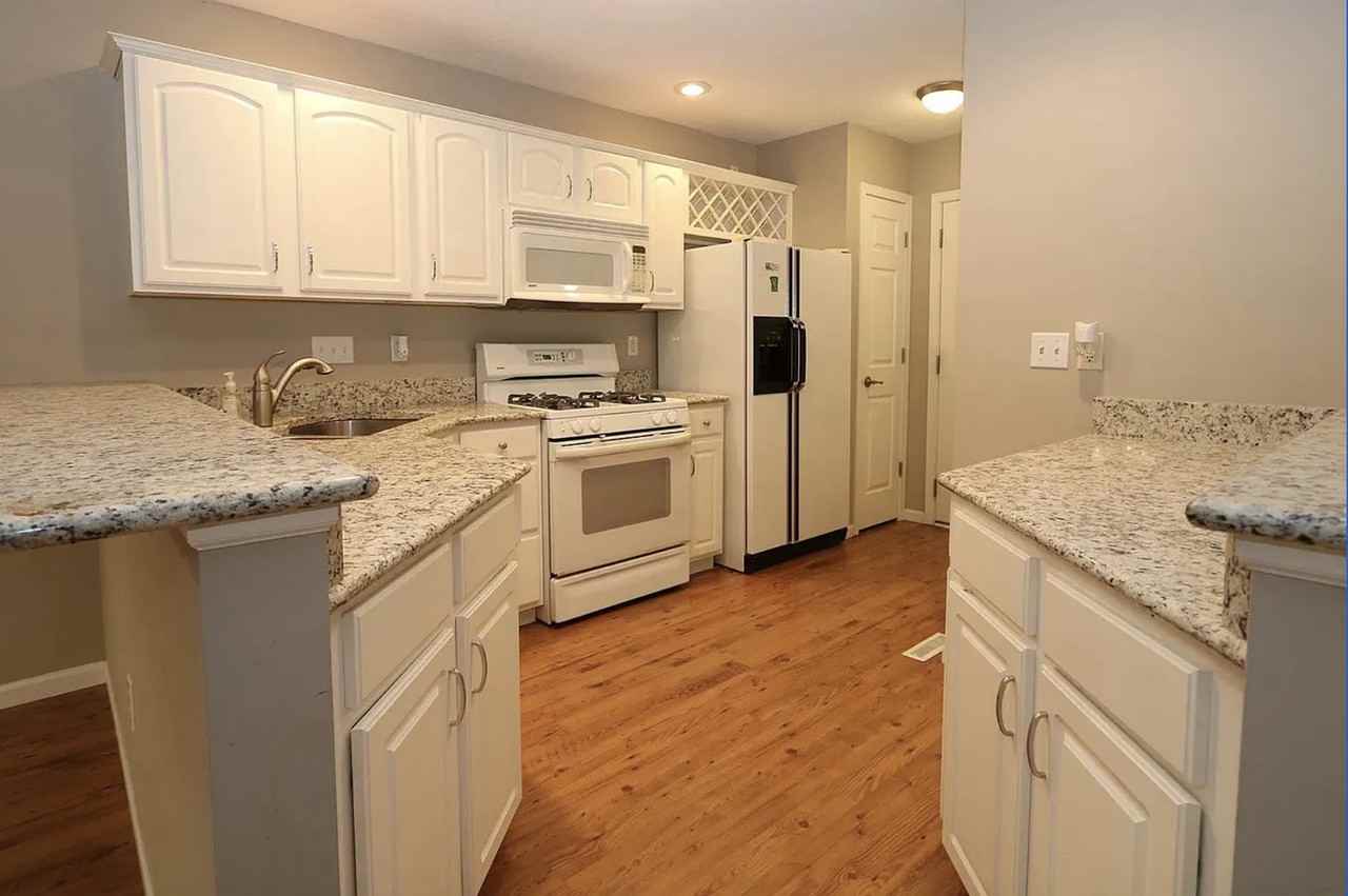 52381 Oak Manor Dr #NA - Photo 2 of 10