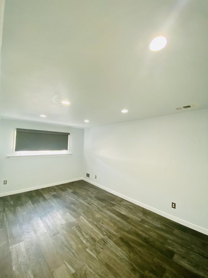 16216 90th St #1 - Photo 2 of 8