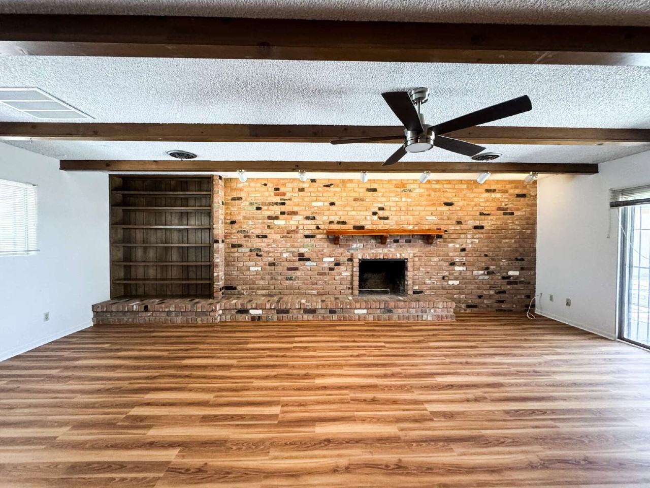 1109 S 8th Ave - Photo 3 of 33