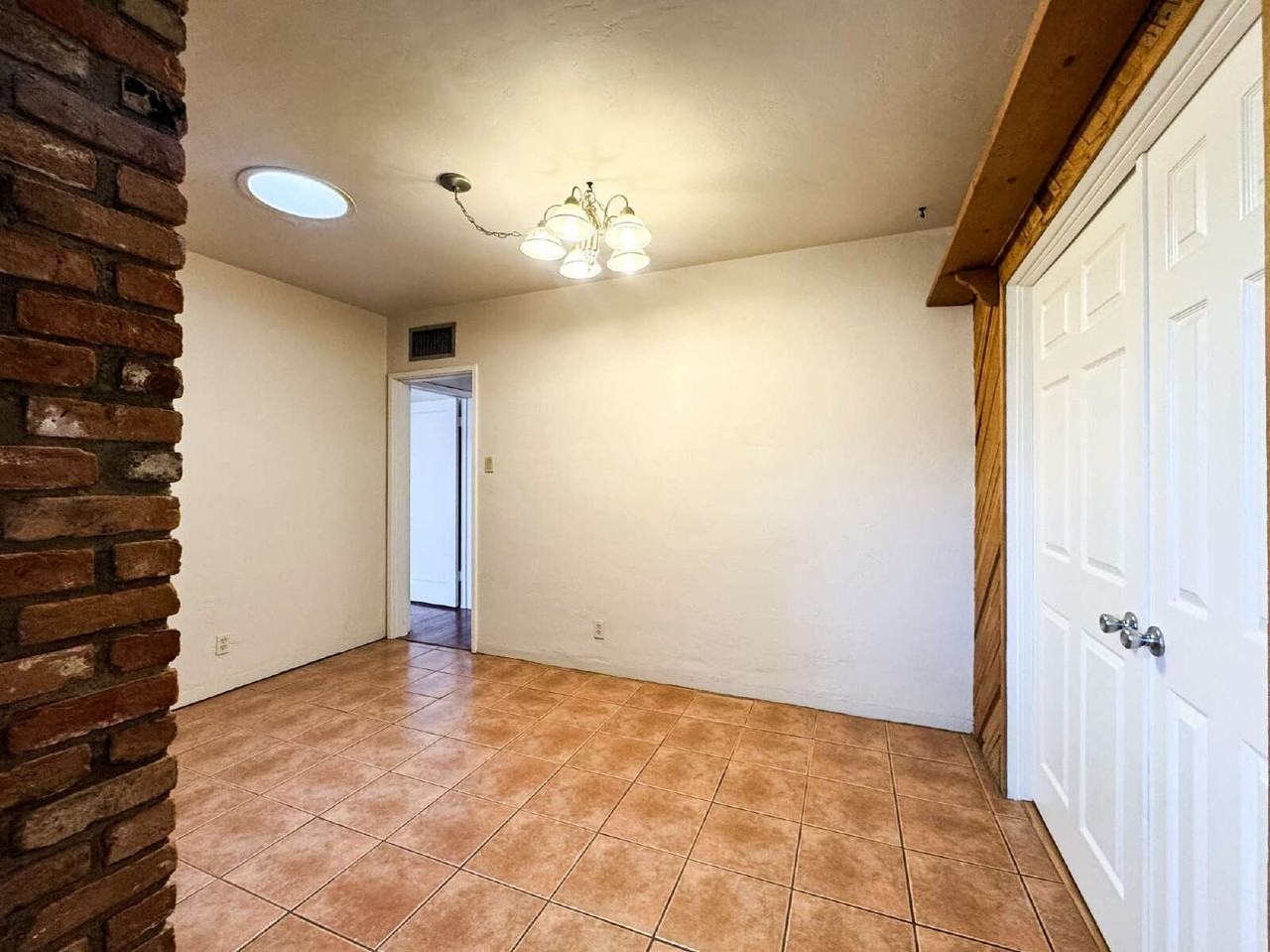 1109 S 8th Ave - Photo 6 of 33