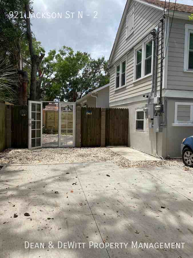 921 Jackson St N #2 - Photo 2 of 17