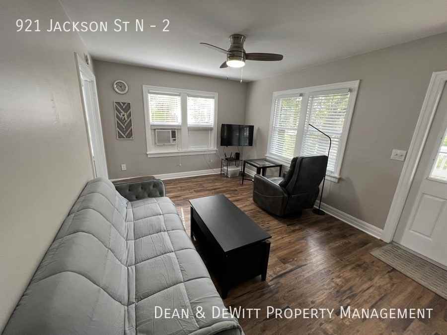 921 Jackson St N #2 - Photo 3 of 17