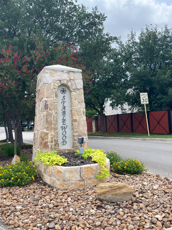 551 Bridle Rdg - Photo 2 of 20