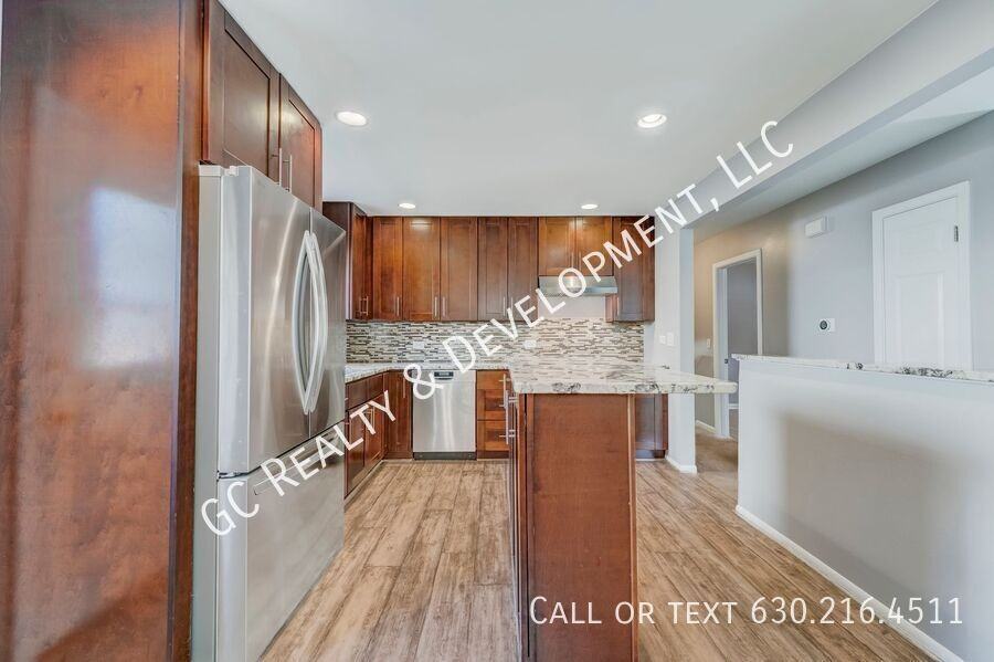 731 W Main St - Photo 2 of 21