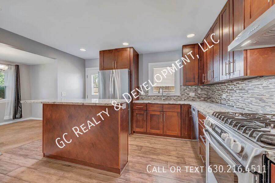 731 W Main St - Photo 3 of 21