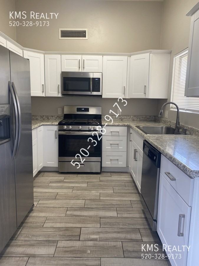 1653 W Thorne St - Photo 3 of 26