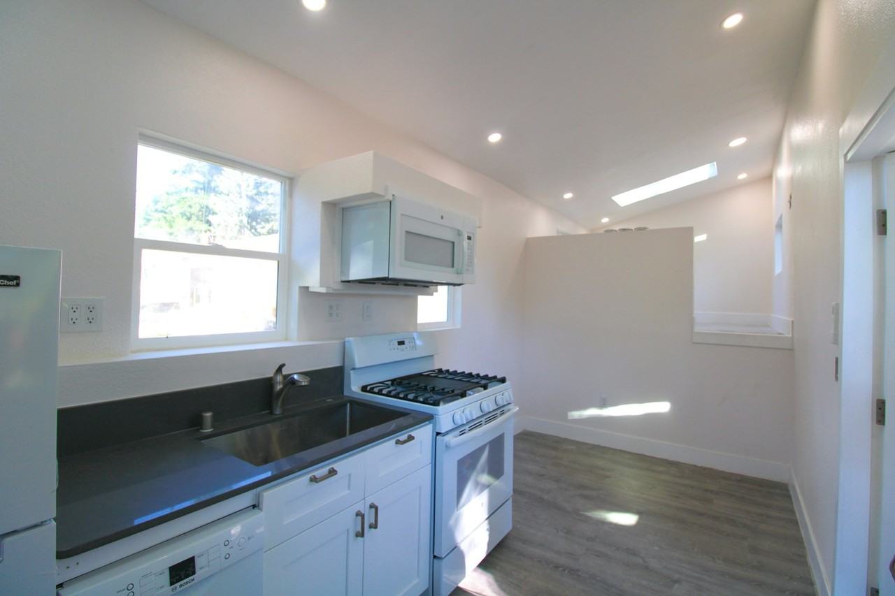 21107 Damson Road, Unit C - Photo 5 of 9
