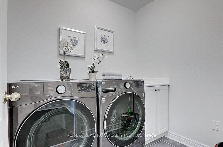 456 Woodspring Avenue - Photo 3 of 29