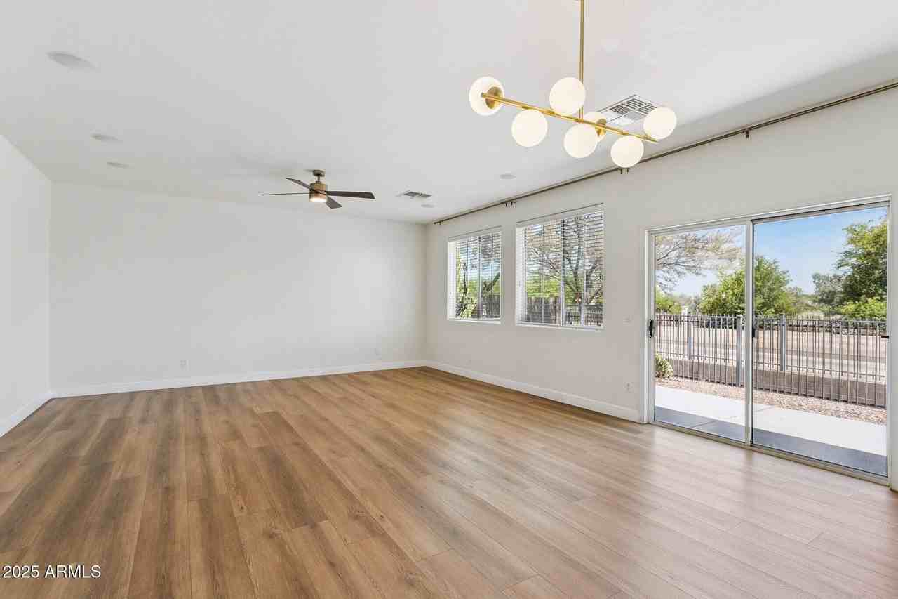 2730 E Ellis St - Photo 6 of 40