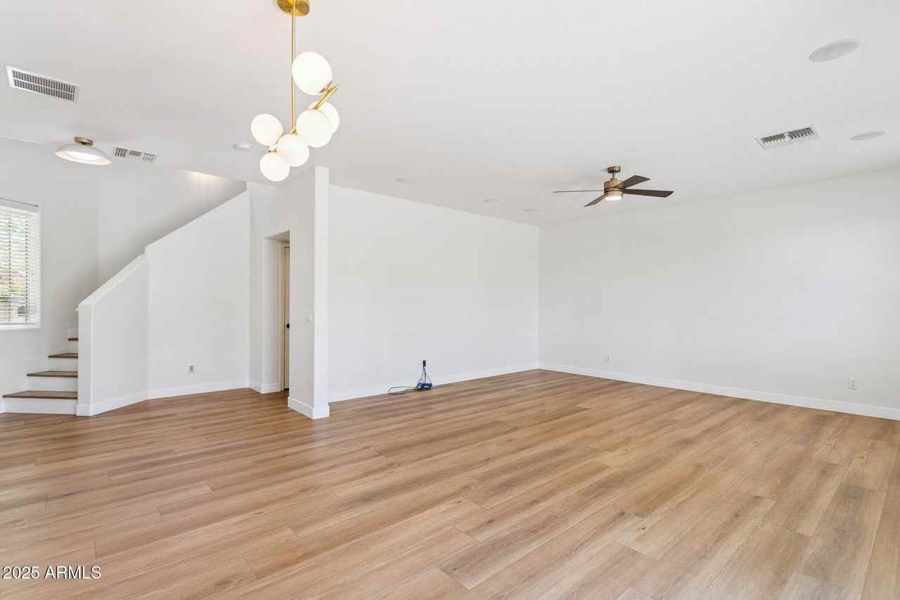 2730 E Ellis St - Photo 7 of 40