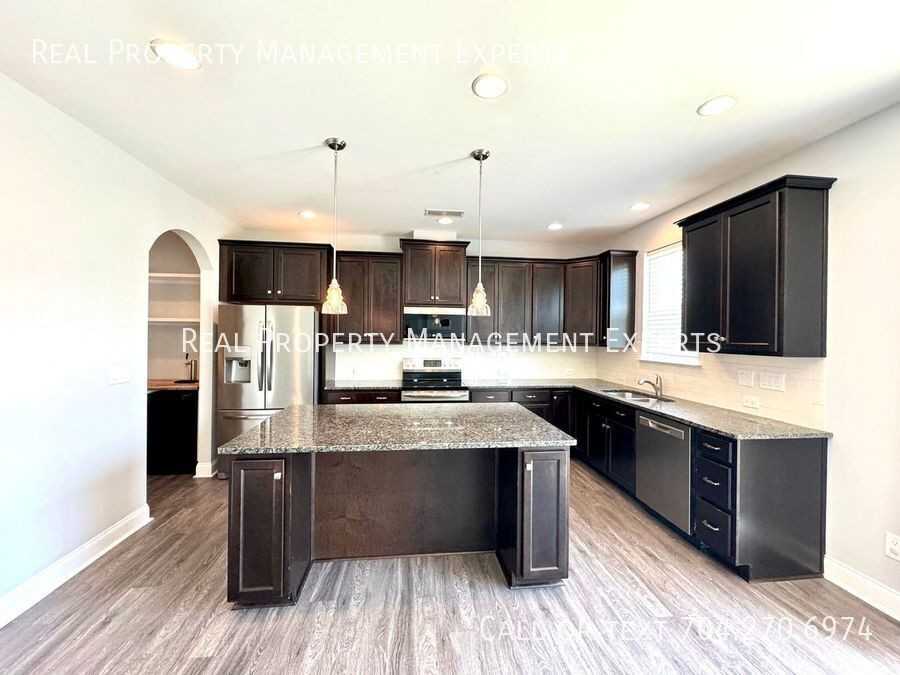 112 Cramerton Mills Pkwy - Photo 3 of 30