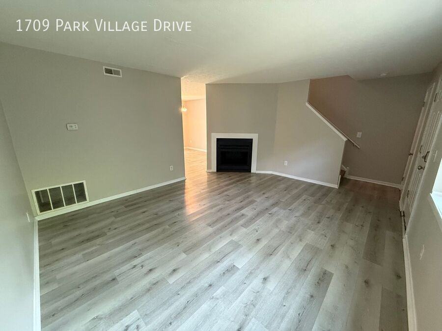 1709 Park Village Dr - Photo 3 of 31