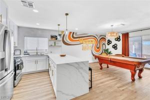 featured image of 425 Golden Valley Dr